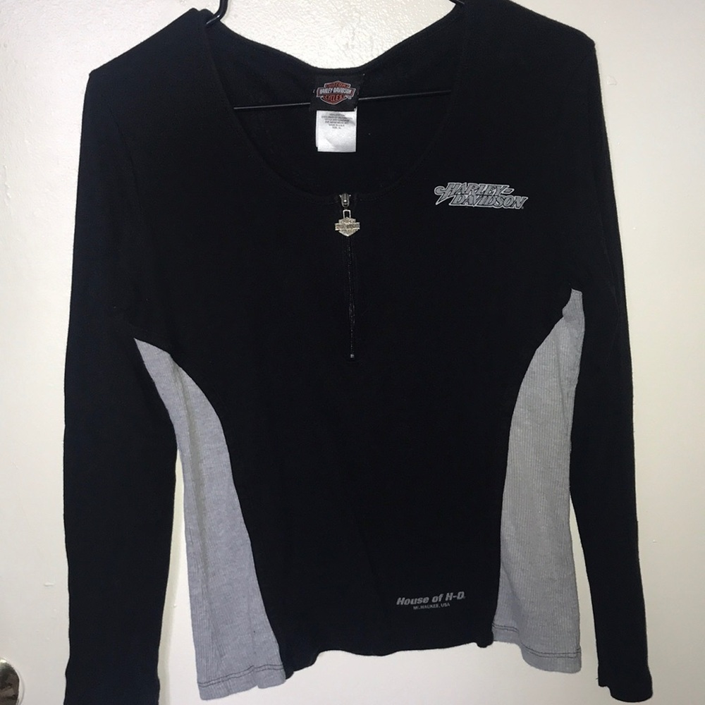 Quarter length Harley Davidson tee.